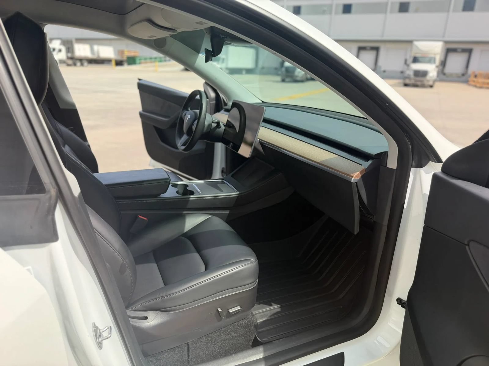 Used 2021 Tesla Model Y Long Range AWD/4WD image 24