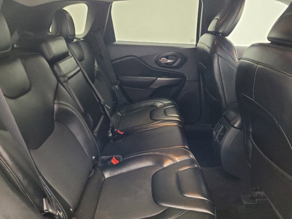 Used 2019 Jeep Cherokee Latitude Plus FWD image 19