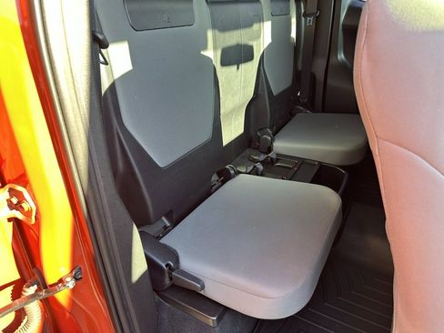 Used 2016 Toyota Tacoma SR5 image 29