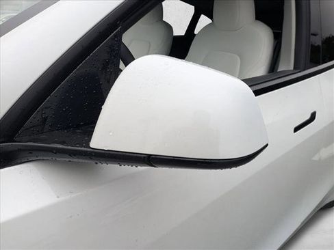 Used 2025 Tesla Model Y Long Range image 5