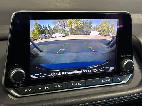 Used 2024 Nissan Rogue SV AWD/4WD image 19