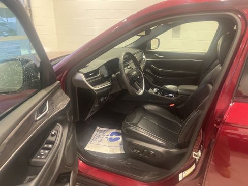 Used 2024 Jeep Grand Cherokee Limited image 5