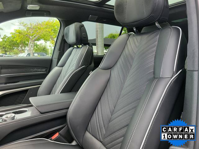 Certified 2026 Cadillac Vistiq Platinum w/ LPO, Floor Liner Package AWD/4WD image 31
