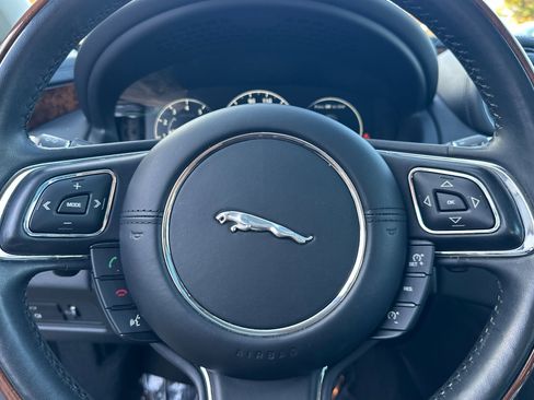 Used 2019 Jaguar XJ R-Sport image 17