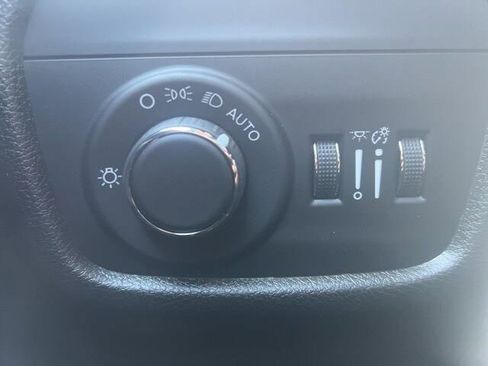 New 2025 Jeep Grand Cherokee Altitude image 12