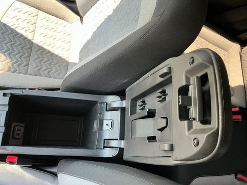 Used 2024 Chevrolet Equinox LT FWD image 21