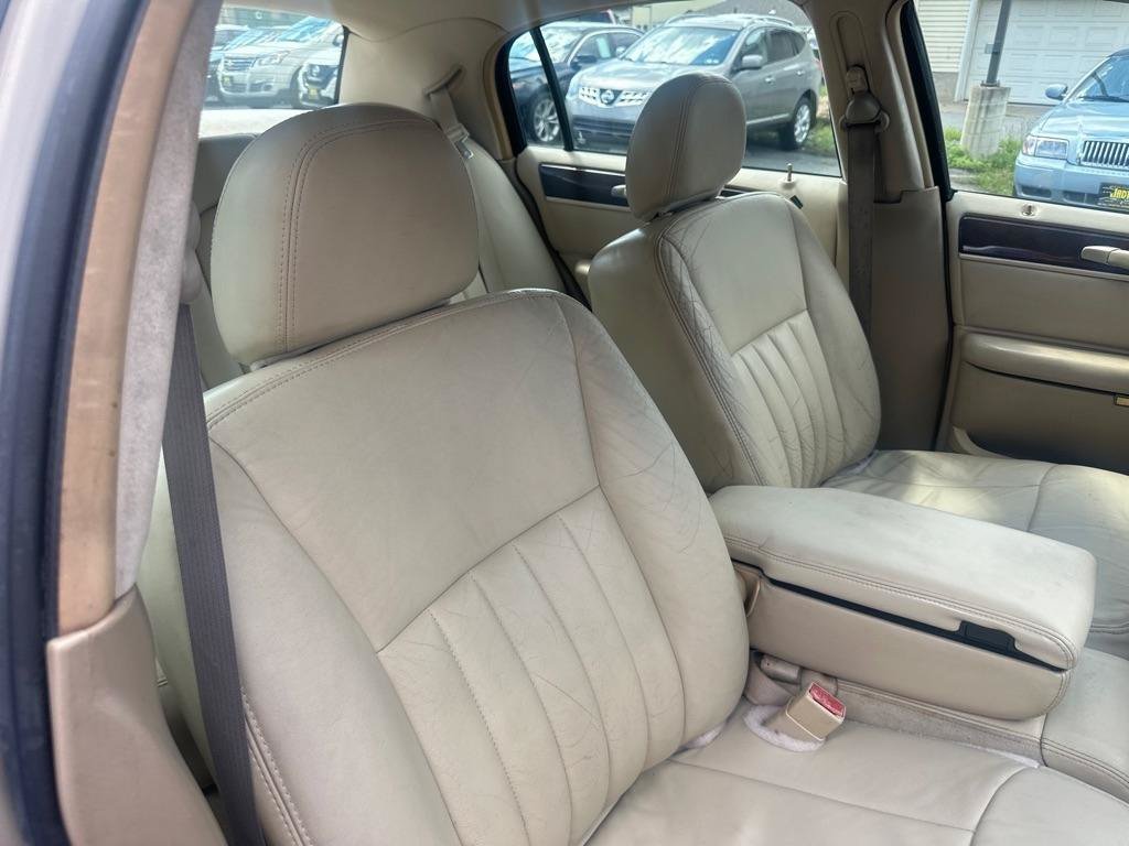 Used 2006 Lincoln Town Car Signature RWD image 39