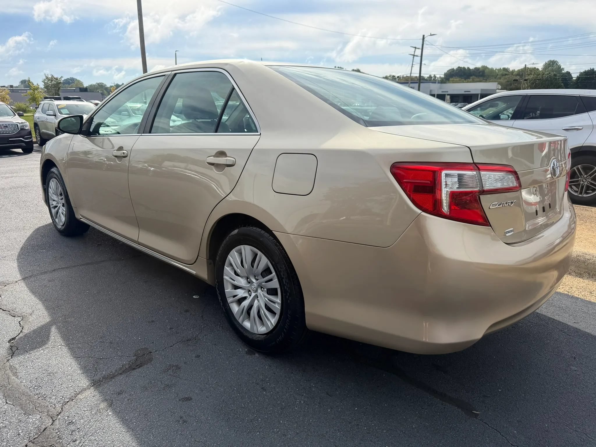 Used 2012 Toyota Camry LE FWD image 5