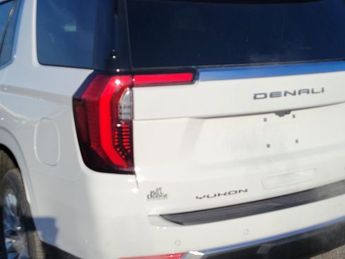 New 2026 GMC Yukon Denali w/ Sun & Power Step Package image 15