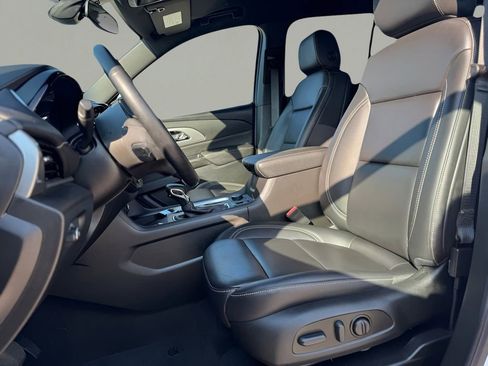 Used 2023 Chevrolet Traverse LT image 19