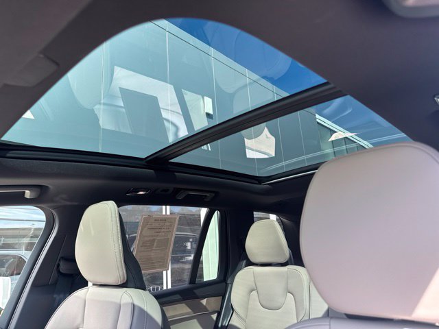 Certified 2026 Volvo XC90 B5 Plus AWD/4WD image 27