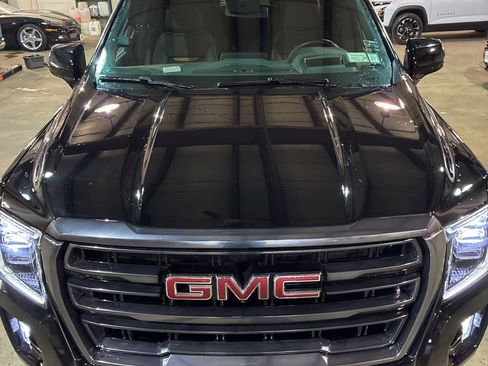 Used 2024 GMC Yukon AT4 w/ Technology Package image 9