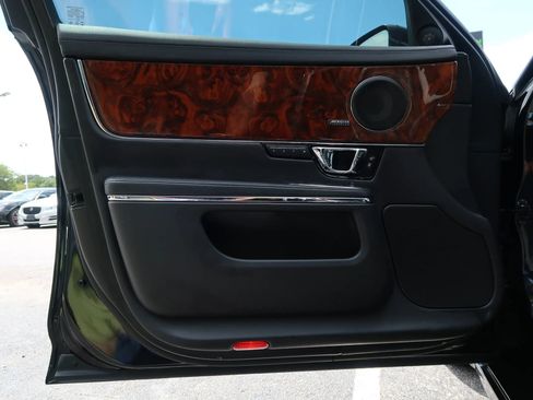 Used 2017 Jaguar XJ R-Sport image 46