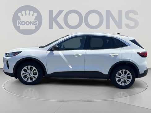 Used 2023 Ford Escape Active w/ Tech Pack #1 FWD image 2