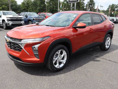 Used 2024 Chevrolet Trax LS w/ LS Convenience Package FWD image 27