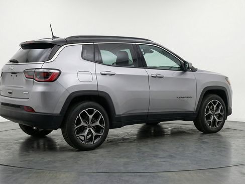 Used 2025 Jeep Compass Limited AWD/4WD image 9