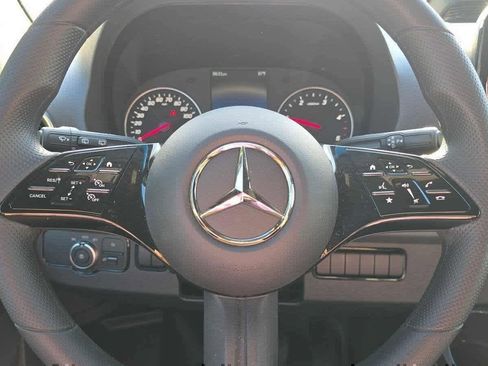 Used 2025 Mercedes-Benz Sprinter 2500 image 27