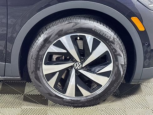 Certified 2025 Volkswagen ID.4 Pro image 24