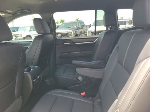 Used 2024 GMC Acadia Elevation w/ Luxury Package FWD image 14