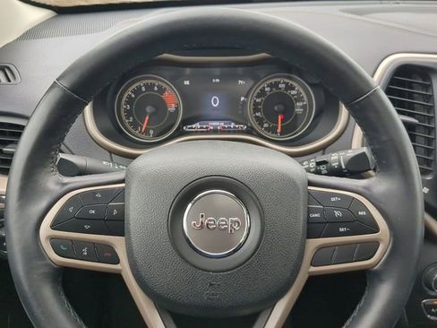 Used 2017 Jeep Cherokee Limited image 32