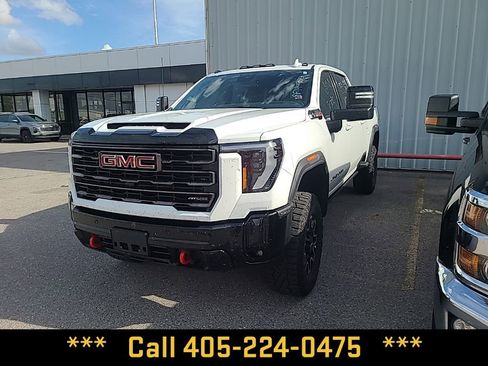 Used 2025 GMC Sierra 2500 AT4X image 1