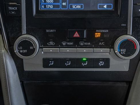 Used 2012 Toyota Camry LE image 17