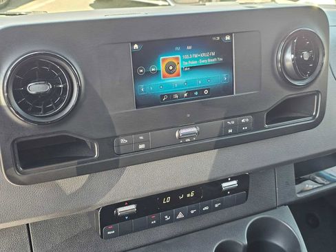 Used 2024 Mercedes-Benz Sprinter 3500 image 31