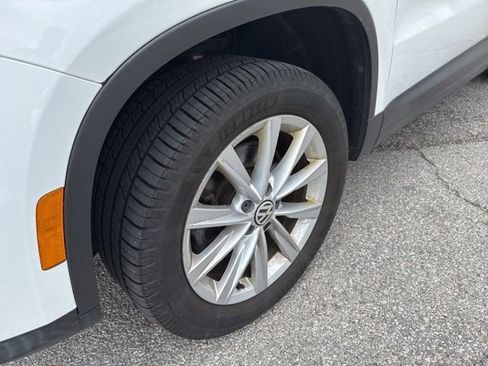 Used 2017 Volkswagen Tiguan Limited w/ Premium Package AWD/4WD image 11