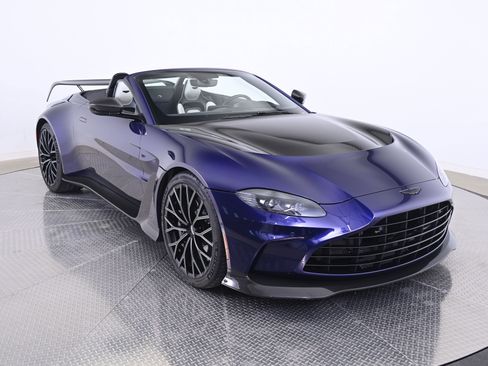 Used 2023 Aston Martin V12 Vantage Roadster image 9