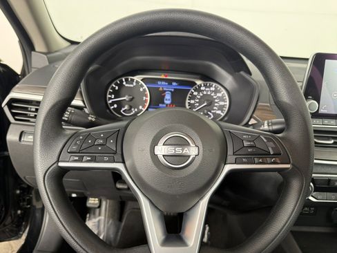 Used 2025 Nissan Altima 2.5 SV image 21