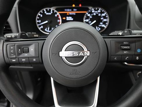 Used 2023 Nissan Rogue SV image 9