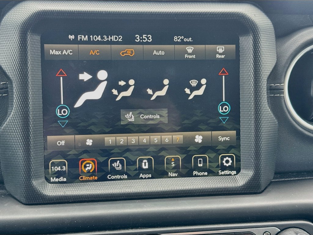 Certified 2022 Jeep Wrangler Unlimited Sahara w/ Cold Weather Group AWD/4WD image 17