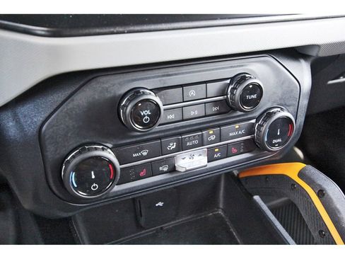 Used 2022 Ford Bronco Badlands w/ Sasquatch Package image 22