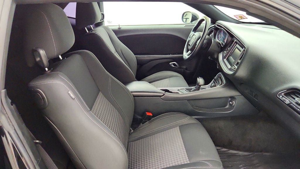 Used 2015 Dodge Challenger SXT RWD image 20