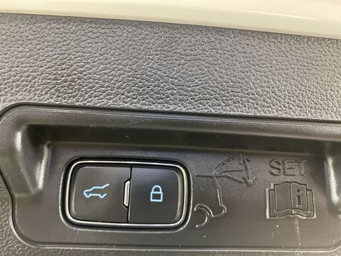 Used 2023 Ford Explorer ST-Line image 18