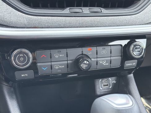 Used 2024 Jeep Compass Latitude AWD/4WD image 22
