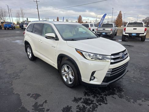 Used 2019 Toyota Highlander Limited image 3