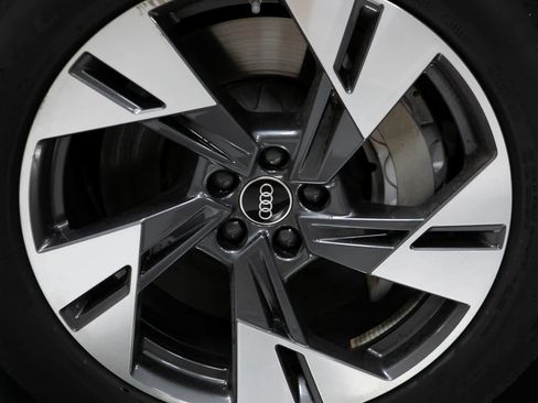 Used 2022 Audi e-tron Premium Plus w/ Premium Plus Package image 11