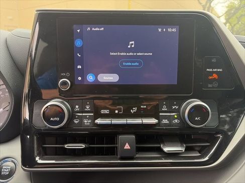 Used 2023 Toyota Highlander LE FWD image 12