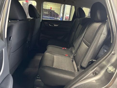 Used 2020 Nissan Rogue SV image 19