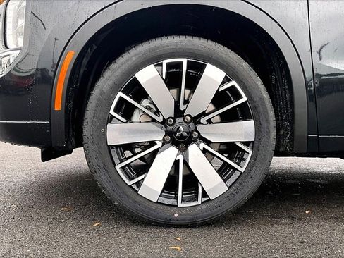 New 2025 Mitsubishi Outlander AWD image 11
