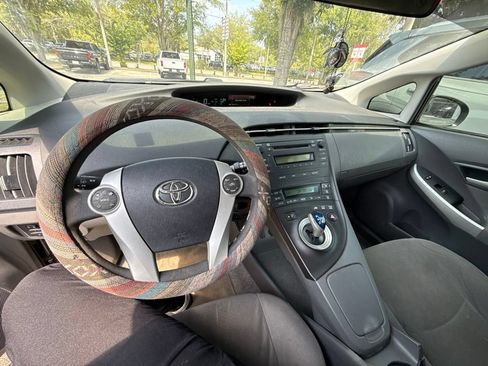 Used 2010 Toyota Prius Two FWD image 2