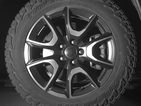 Used 2025 Jeep Compass Trailhawk AWD/4WD image 13