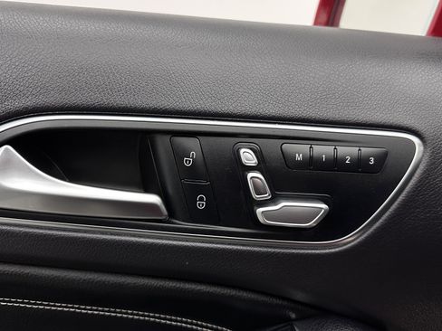 Used 2019 Mercedes-Benz GLA 250 4MATIC w/ Premium Package image 13