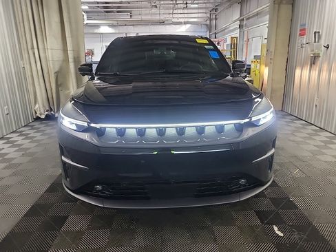 Used 2024 Jeep Wagoneer Launch Edition image 3