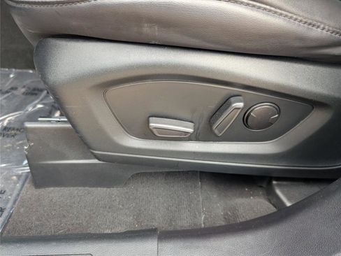 Used 2022 Ford Explorer XLT w/ Equipment Group 202A image 13