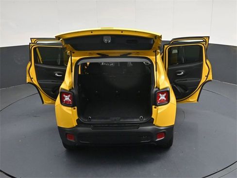 Used 2023 Jeep Renegade Latitude image 53