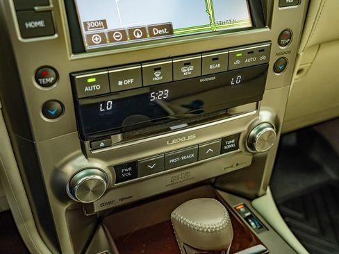Used 2014 Lexus GX 460 Luxury AWD/4WD image 28