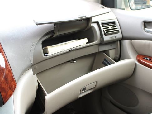 Used 2005 Toyota Sienna XLE image 37