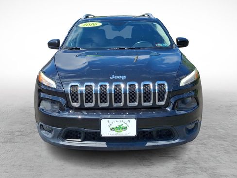 Used 2016 Jeep Cherokee Latitude FWD image 2